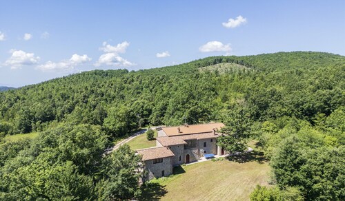 Stunning private villa for 14 people with A/C, WIFI, TV and pets allowed