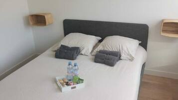 4 bedrooms, free WiFi, bed sheets