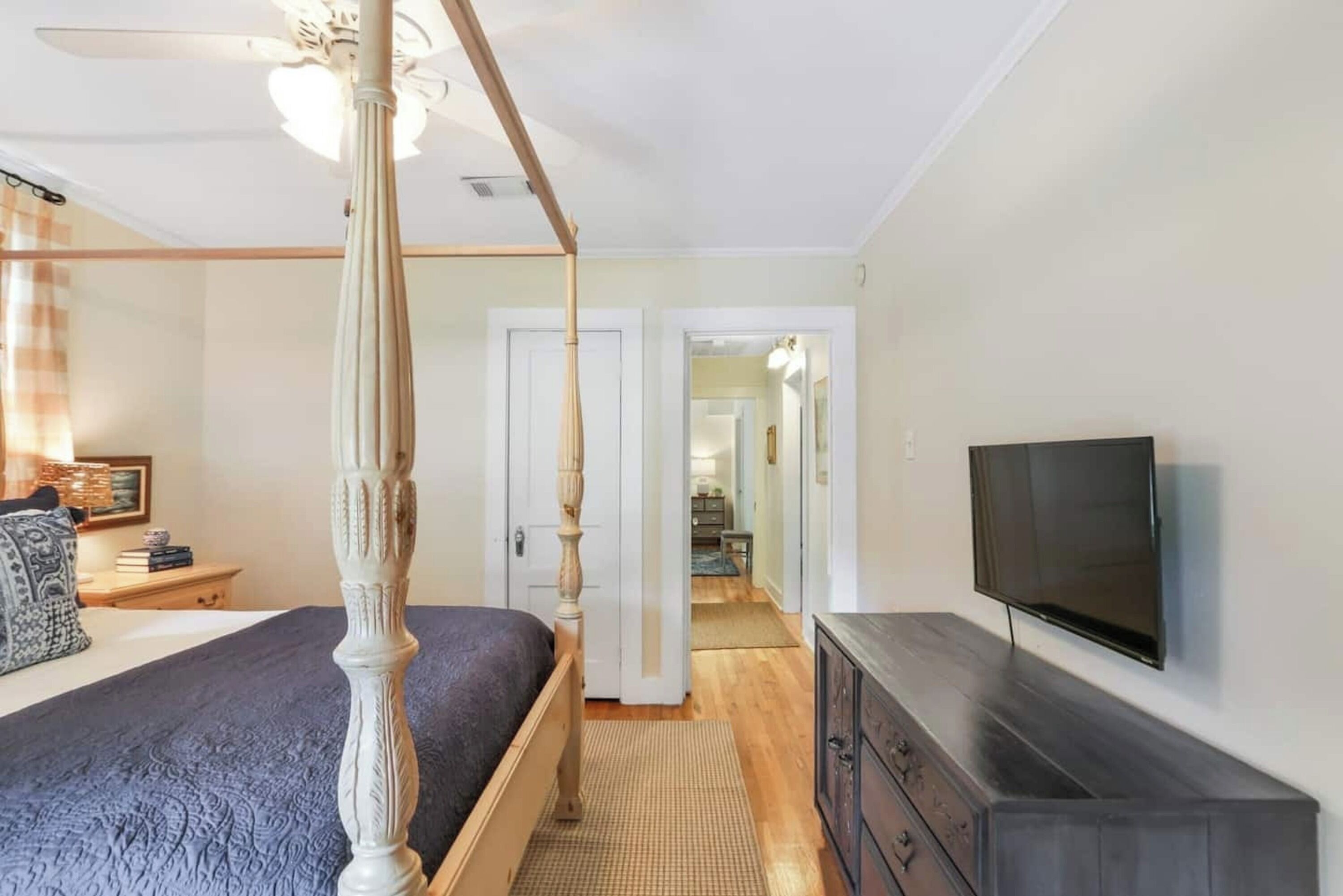 2 bedrooms, individually decorated, individually furnished