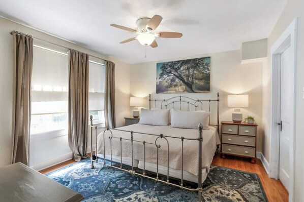 2 عدّة غرف نوم وبديكورات فريدة لكل غرفة وطراز فريد لكل وحدة