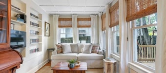 Blissful Blue Bungalow in Baton Rouge