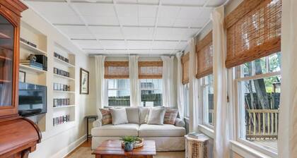 Blissful Blue Bungalow in Baton Rouge