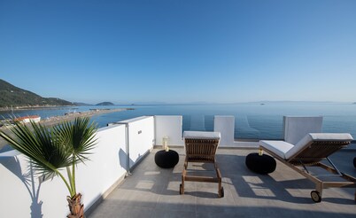 Flisvos Beachfront Apartments