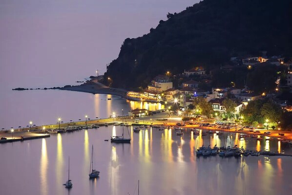 Exterior - Flisvos Beachfront Apartments (Skopelos)