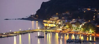 Flisvos Beachfront Apartments