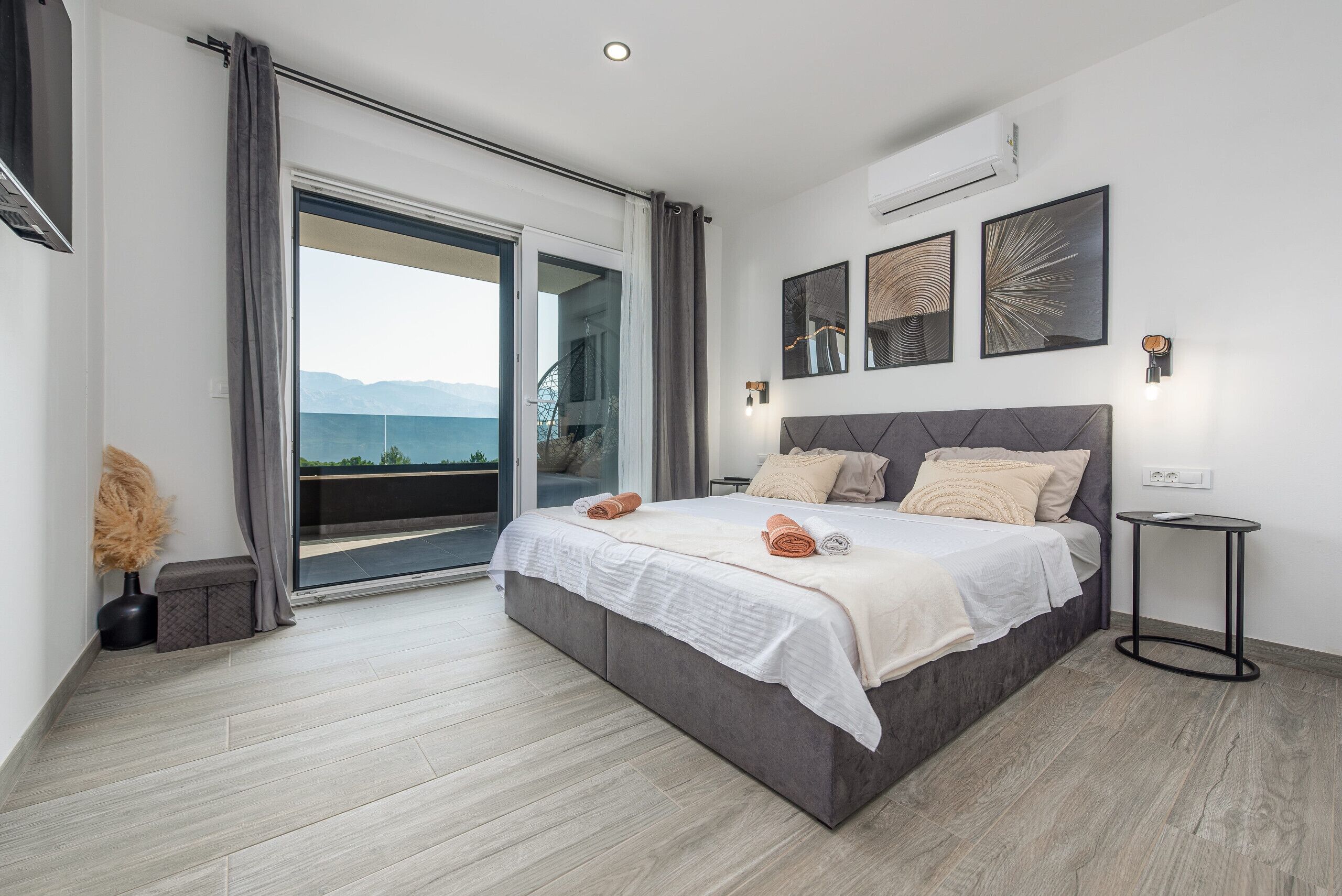 3 slaapkamers, een strijkplank/strijkijzer, gratis wifi, beddengoed