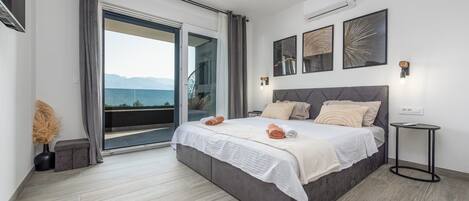 3 slaapkamers, een strijkplank/strijkijzer, gratis wifi, beddengoed