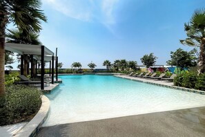 Outdoor pool - Extremely High 2BR in Aykon City Tower (Dubai)