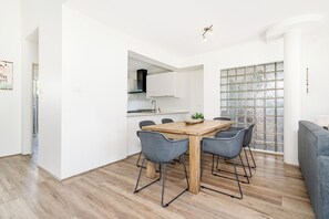 Family Villa, 3 Bedrooms, Non Smoking, Kitchen | Dining room