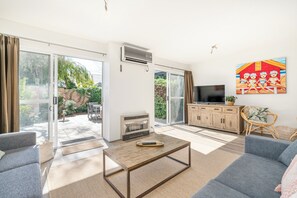 Family Villa, 3 Bedrooms, Non Smoking, Kitchen | Living area | 60-inch plasma TV with digital channels, DVD player - Abby's Beach Villa (Broadwater)