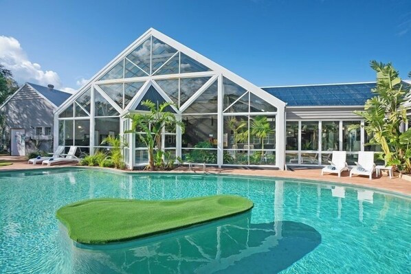 Outdoor pool, a heated pool - Abby's Beach Villa (Broadwater)