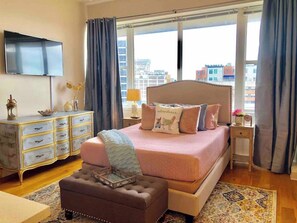 Signature-Studio, 1 Queen-Bett, Nichtraucher, Poolzugang | Individuell dekoriert, individuell eingerichtet