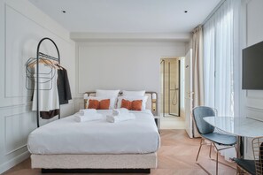Deluxe Studio with Balcony and City View 502 | Living area