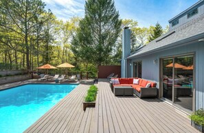 A heated pool - Private Family Retreat - Pickleball, Tennis, Pool, Basketball and much more! (Water Mill)