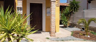 Enchanting Head Terraced Villa with 3 sides Garden