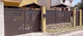 Enchanting Head Terraced Villa with 3 sides Garden