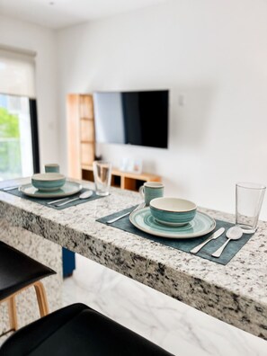 Signature appartement, 1 kingsize bed met slaapbank | Dineren op de kamer
