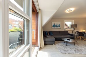 Fernseher, Kamin, Stereoanlage