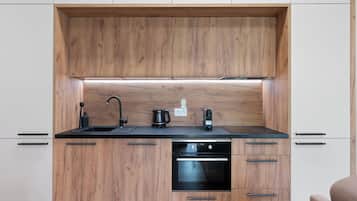Kühlschrank, Ofen, Geschirrspüler, Kochgeschirr/Geschirr/Besteck