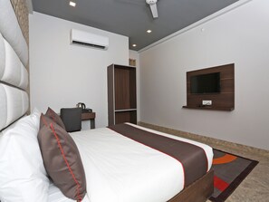In-room safe, desk, laptop workspace, iron/ironing board