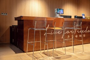 Reception - CaptainNo 5YouthHotel XianxiaRoad Branch (Shanghai)