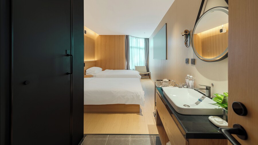 CaptainNo 5YouthHotel XianxiaRoad Branch