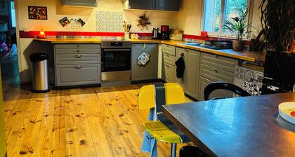 A L'ENTREE DE LA FORĂT DE LA STE BAUME
MAISON ENTIERE,2500 m2 de terrain