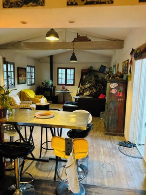 Interior - AT THE ENTRANCE TO THE STE BAUME FOREST Entire house, 2500 m2 of land  (Plan-d'Aups-Sainte-Baume)