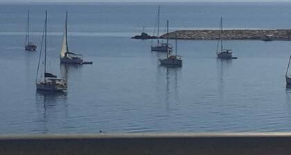 Your Koroni Escape Starts Here: Central Apartment near Zaga Beach and Tavernas