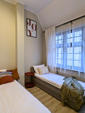 Hypo-allergenic bedding, individually decorated, individually furnished - Rynek 30 Hostel (Wroclaw)