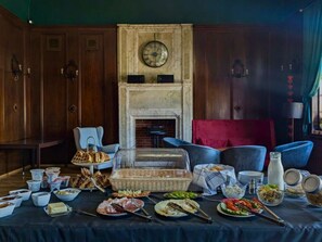 Breakfast buffet - Rynek 30 Hostel (Wroclaw)