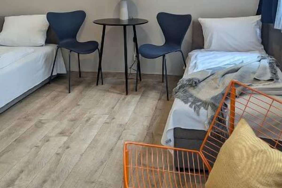 Comfort-Dreibettzimmer, Nichtraucher, Blick auf den Innenhof