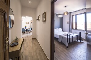 2 slaapkamers, een strijkplank/strijkijzer, wifi, beddengoed