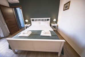3 bedrooms, desk, iron/ironing board, WiFi