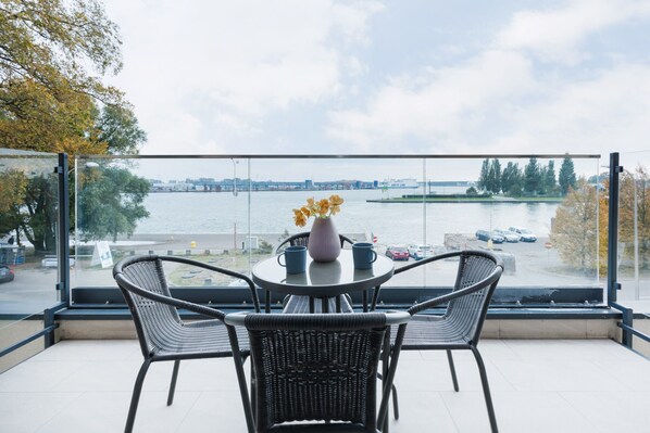 Balcony - Nowa Flotylla Widok na Rzekę by Renters (Swinoujscie)