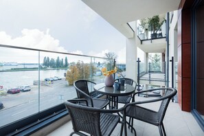 Appartement, 1 slaapkamer, balkon, uitzicht op rivier | Balkon