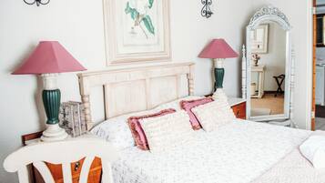 Quarto casal superluxo | Cofres nos quartos, individualmente decorados