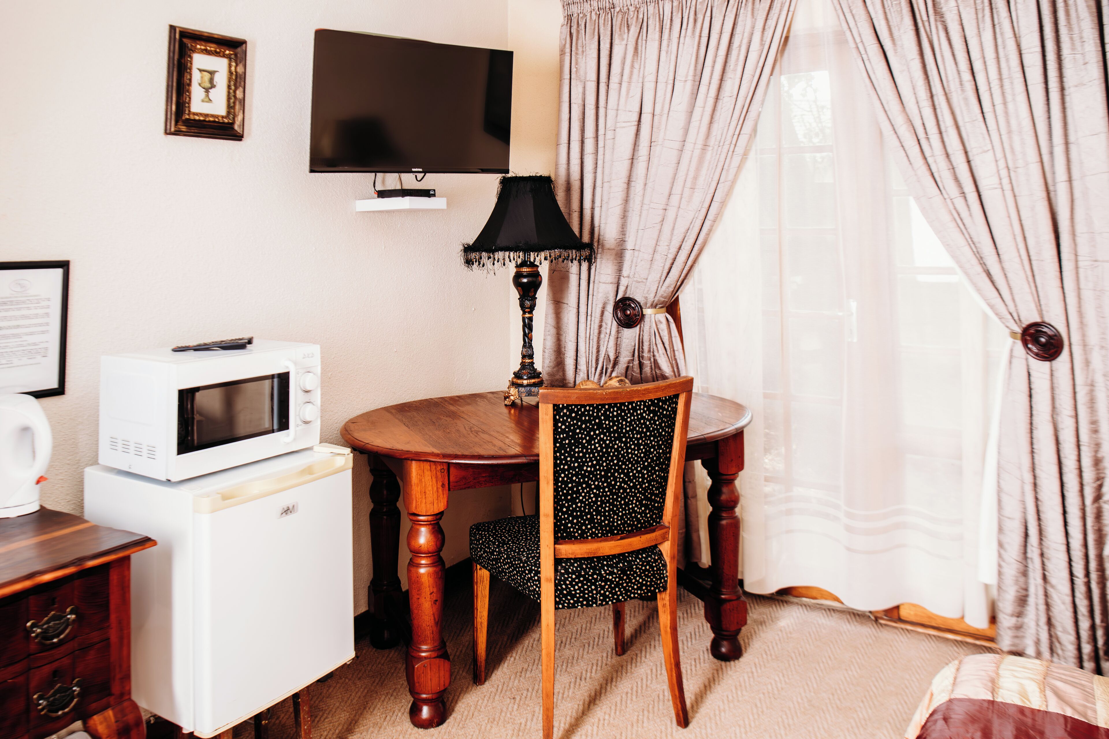 Luxury Double or Twin Room, Garden View | In-room safe, individually decorated, individually furnished