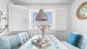 Dining - Sehliebe - directly on the water, 3rd floor, balcony, shower, parking space (Olpenitz)