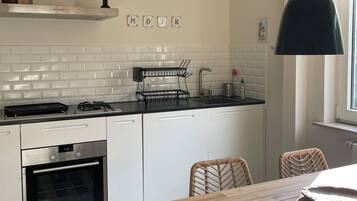 Réfrigérateur, four, plaque de cuisson, lave-vaisselle