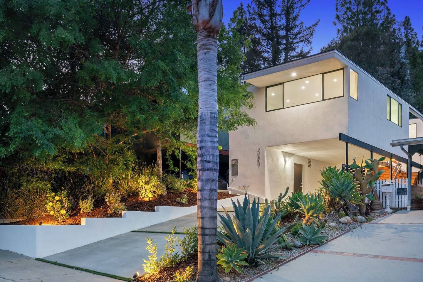 Modern Stylish Get-Away in upscale neighborhood