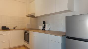 Luxury Apartment, City View | Private kitchen | Toaster