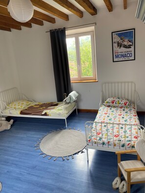 4 Schlafzimmer, Schreibtisch, Bügeleisen/Bügelbrett, kostenloses WLAN