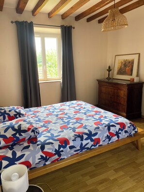 4 soverom, strykejern/-brett, wi-fi (inkludert) og sengetøy