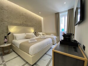 スーペリア ダブルルーム | 高級寝具、羽毛の掛け布団、低反発ベッド、セーフティボックス (室内)