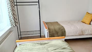 3 bedrooms, iron/ironing board, WiFi, bed sheets