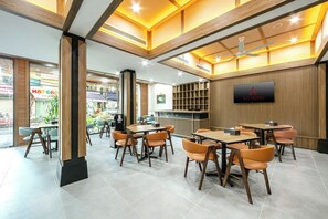 Free daily local cuisine breakfast