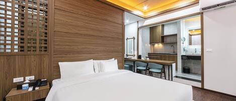 Minibar, coffres-forts dans les chambres, rideaux occultants