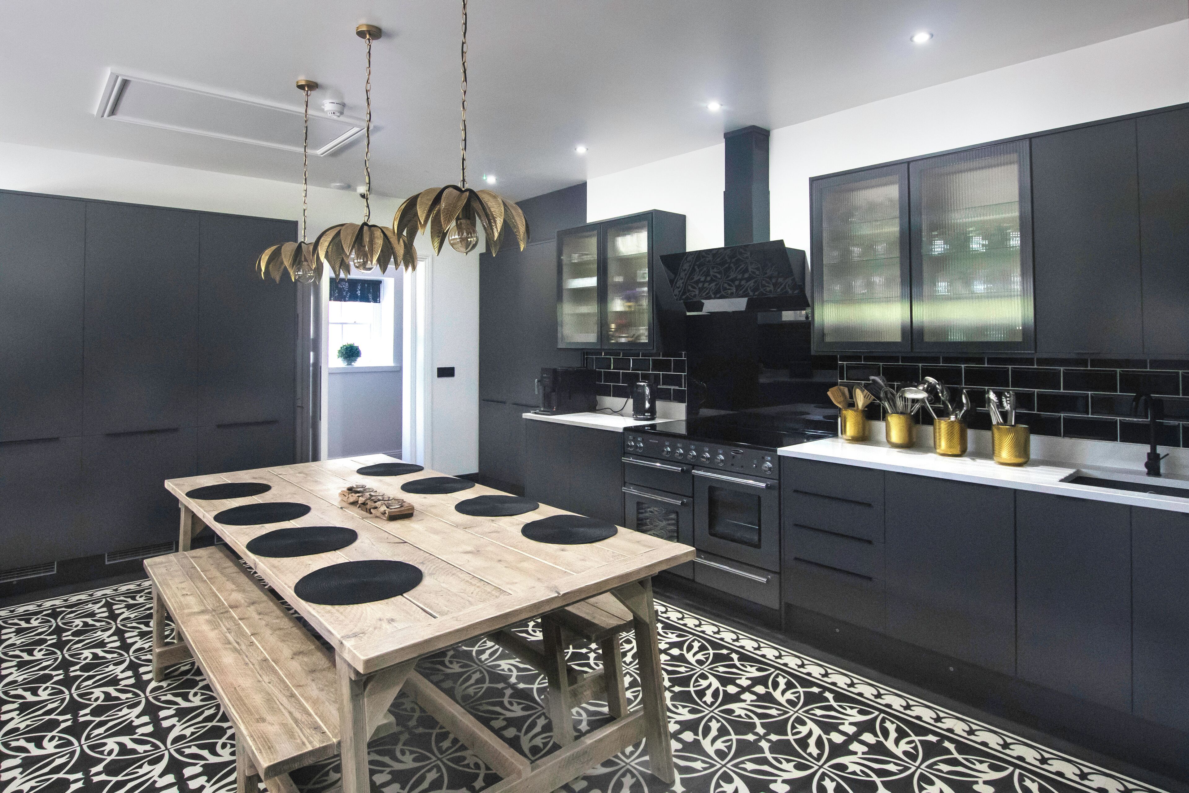 Luxury House, Hot Tub | Private kitchen