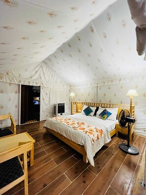 Quartos à prova de som, Wi-Fi de cortesia, roupa de cama